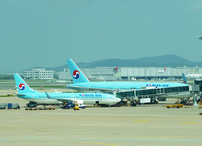韓国・仁川国際空港に並ぶ大韓航空の機体