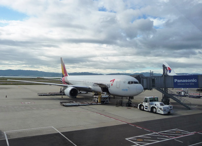 関西国際空港に駐機するアシアナ航空