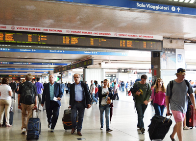 多くの利用者で混雑するテルミニ駅 ※画像はイメージです