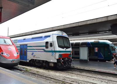 テルミニ駅には多くの列車が発着する