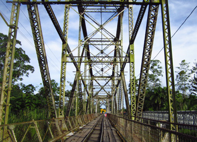 パナマとコスタリカの国境は吊り橋